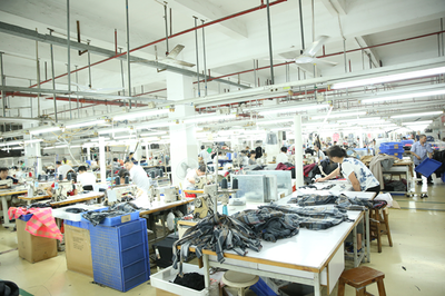 雨果揭秘⑩ 高級定制女裝的精密流程化——探訪深圳南油產業帶服裝巨頭與演出經紀